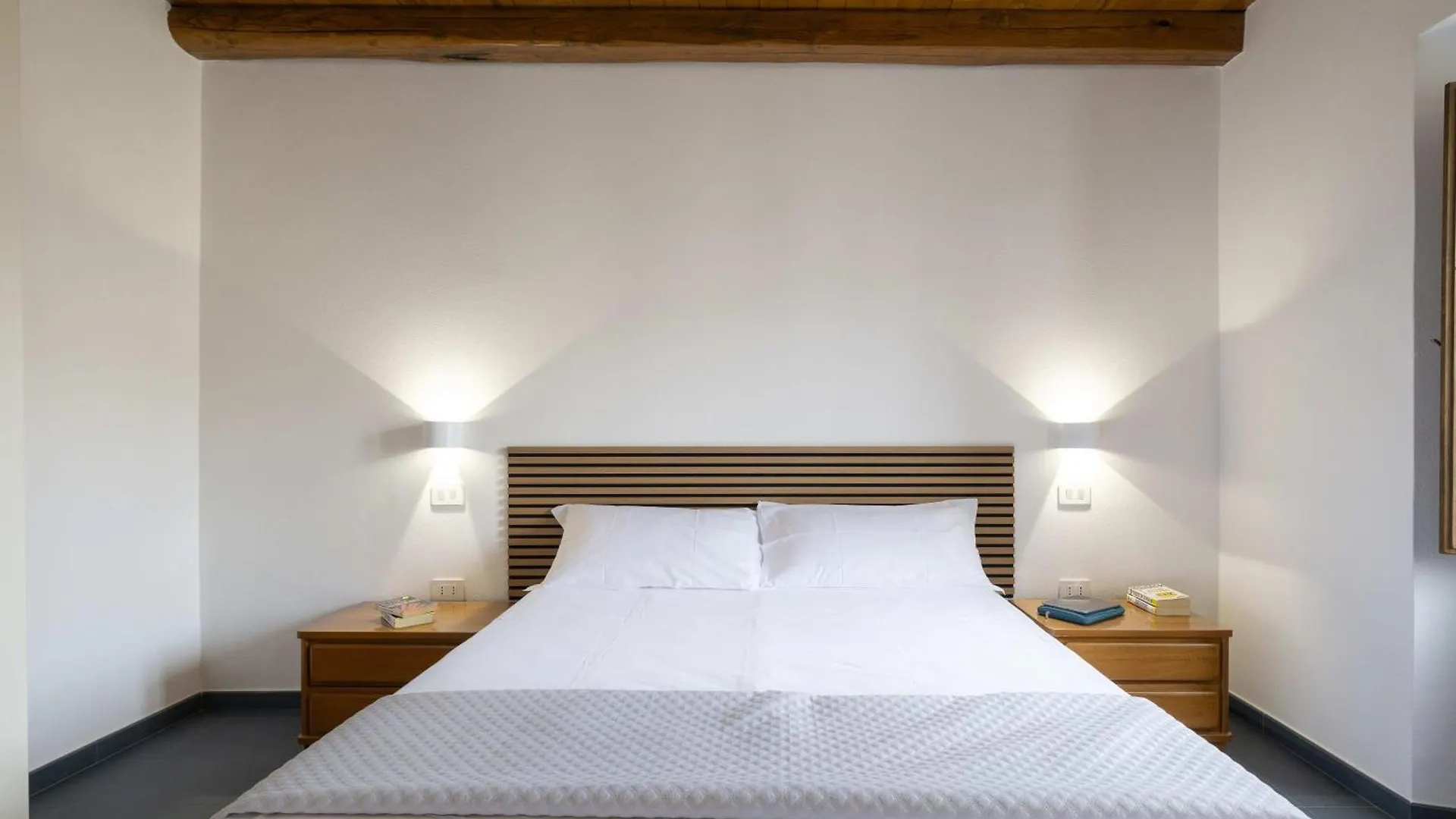 Casa Giacu Holiday Home 토르톨리 0*,  이탈리아